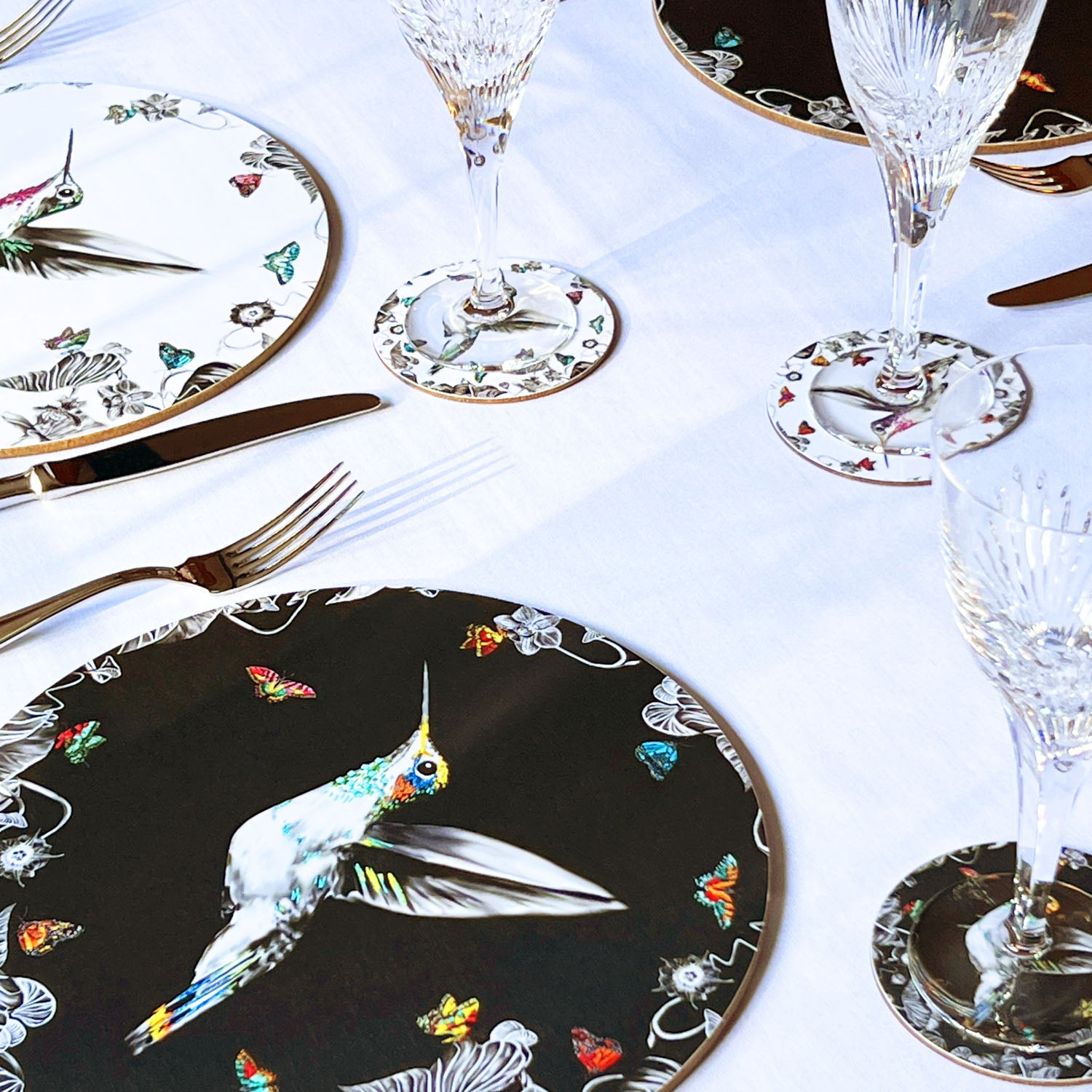 Black hummingbird placemat on the table.